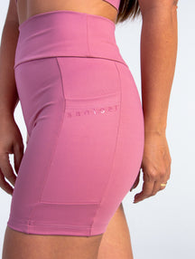 Bermuda Meia Coxa com bolsos laterais. Alta Compressão, UV 50+ e Conforto Extremo.