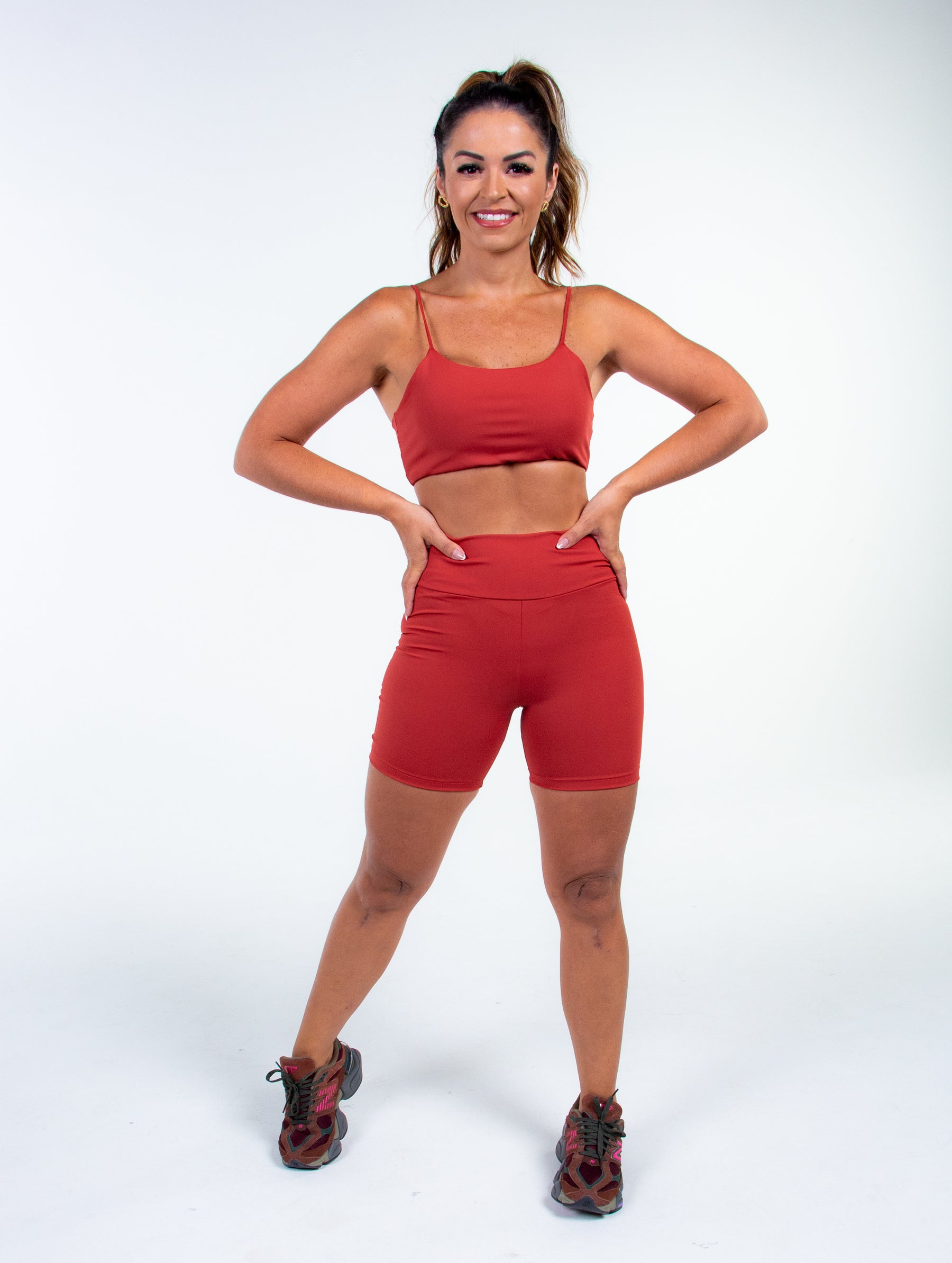 Bermuda Meia Coxa Fitness (lisa sem bolsos). Feminino Santoar Linha Basic Alta Compressão, UV 50+ e Conforto Extremo